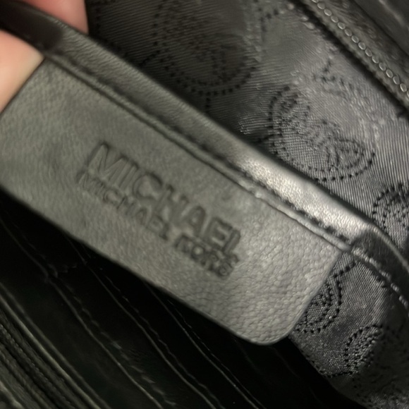 Vintage michael Michael Kors Bag Leather black ruched crossbody Gold Hardware - Picture 12 of 15